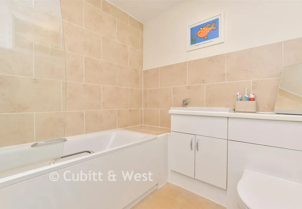 Bathroom - Pound Road, Banstead, Surrey - Wards of Kent