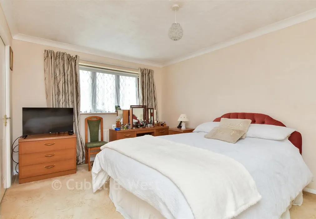 Bedroom 1 - Batemans Close, Worthing, West Sussex - Wards of Kent