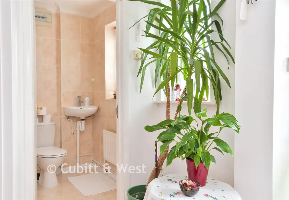 Cloakroom - Batemans Close, Worthing, West Sussex - Wards of Kent