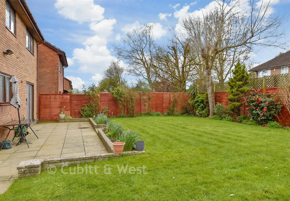 Rear Garden - Batemans Close, Worthing, West Sussex - Wards of Kent