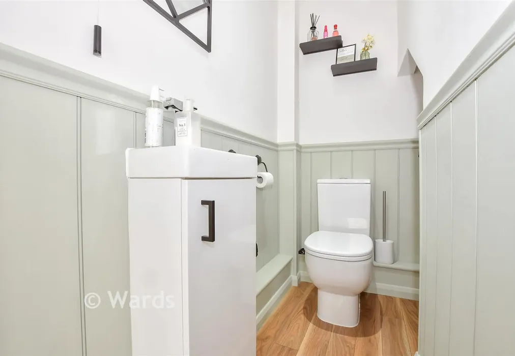 Cloakroom - Ragstone Road, Bearsted, Maidstone, Kent - Wards of Kent