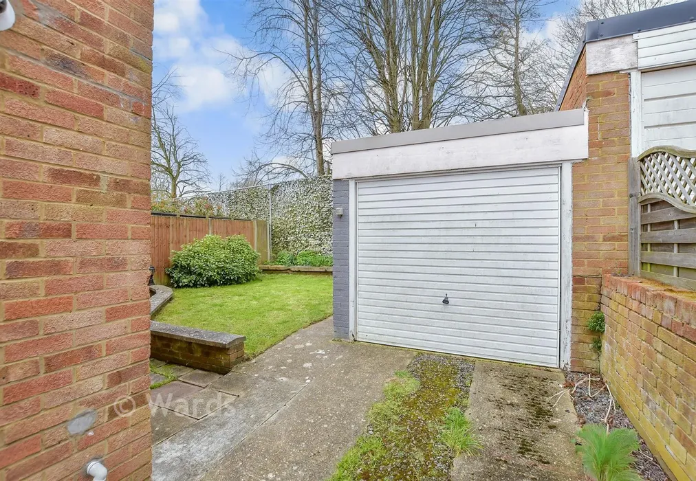 Garage - Ragstone Road, Bearsted, Maidstone, Kent - Wards of Kent