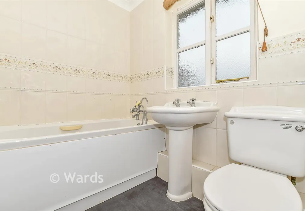 Bathroom - Mill Stream Place, Tonbridge, Kent - Wards of Kent