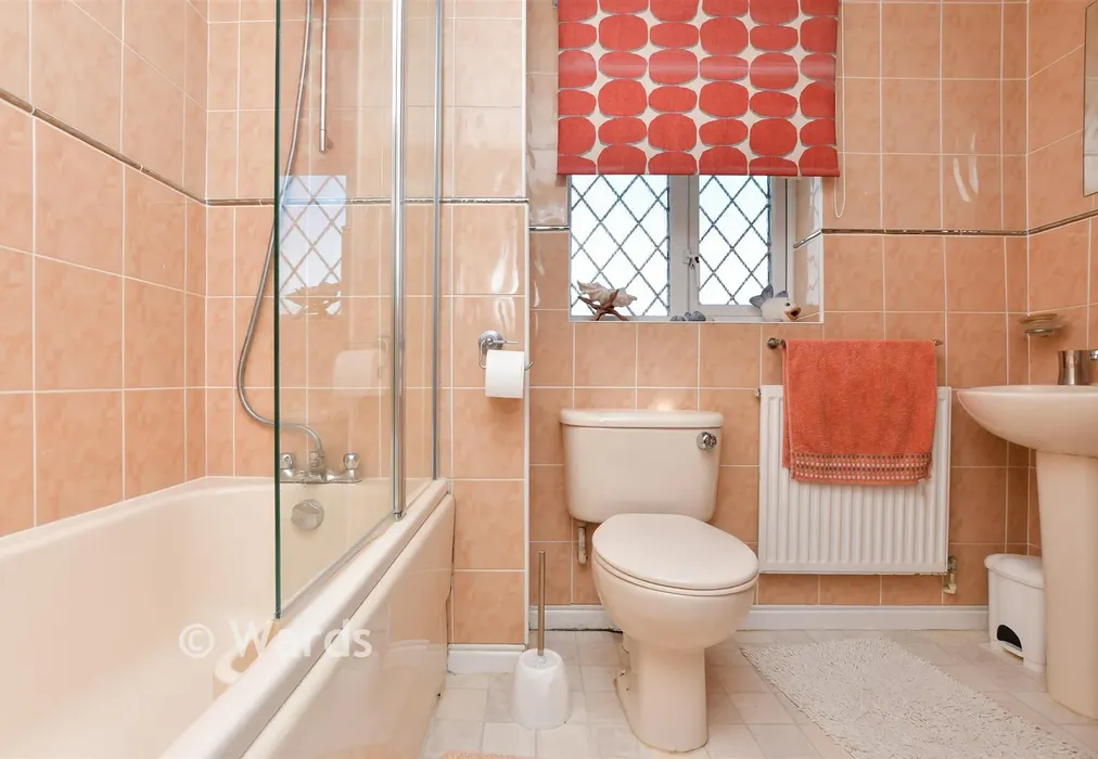 Bathroom - Oakland Court, Ramsgate, Kent - Wards of Kent