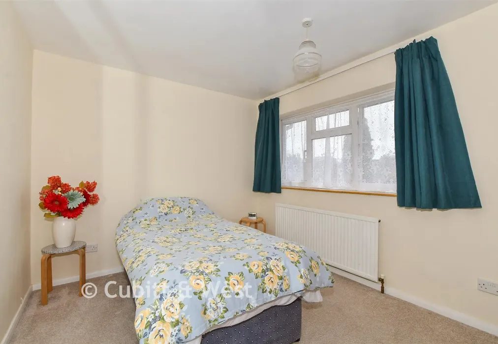 Bedroom 2 - Monksfield, Crawley, West Sussex - Wards of Kent