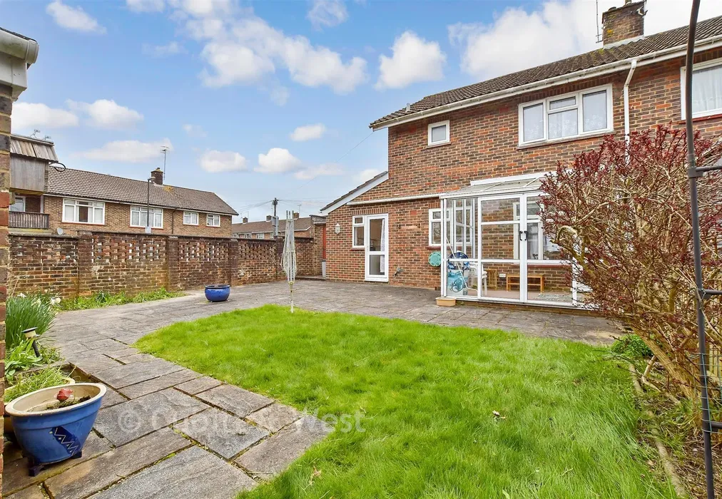Rear Garden - Monksfield, Crawley, West Sussex - Wards of Kent
