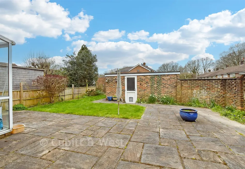 Rear Garden - Monksfield, Crawley, West Sussex - Wards of Kent