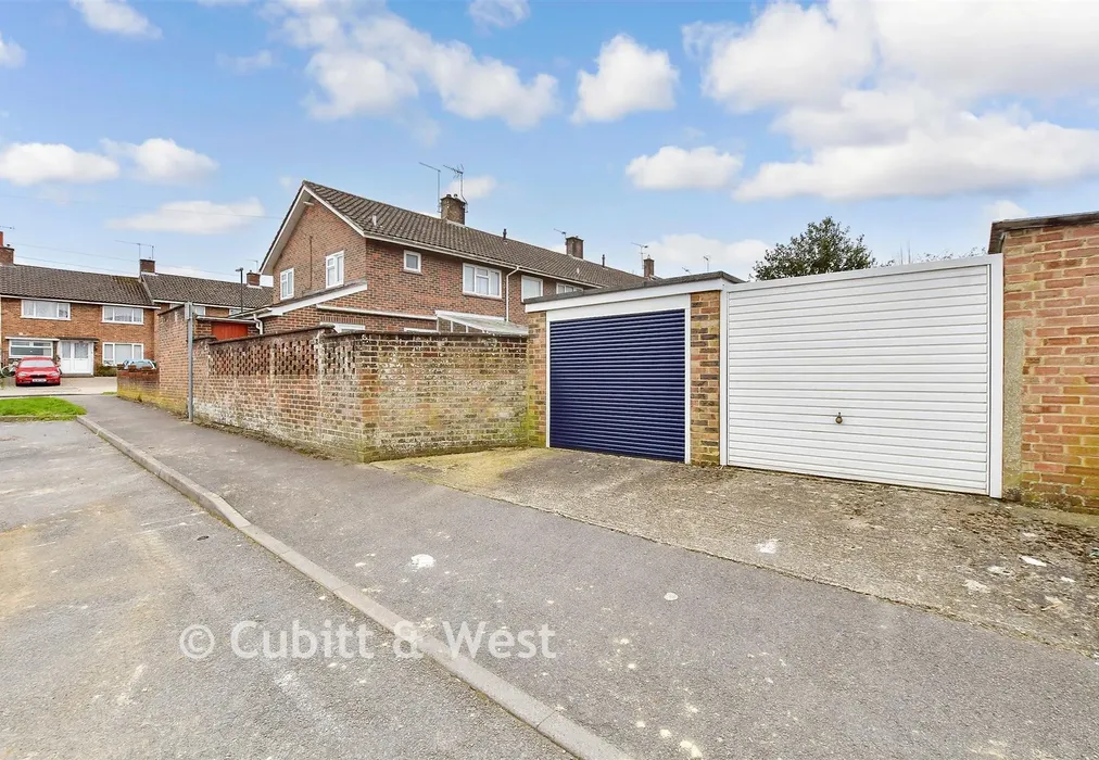 Driveway/Parking - Monksfield, Crawley, West Sussex - Wards of Kent