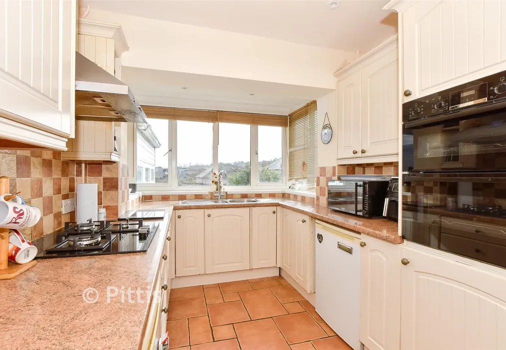 Kitchen - Quay Lane, Brading, Sandown, Isle of Wight - Wards of Kent