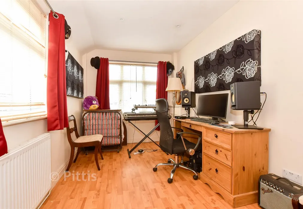 Bedroom 4 - Quay Lane, Brading, Sandown, Isle of Wight - Wards of Kent