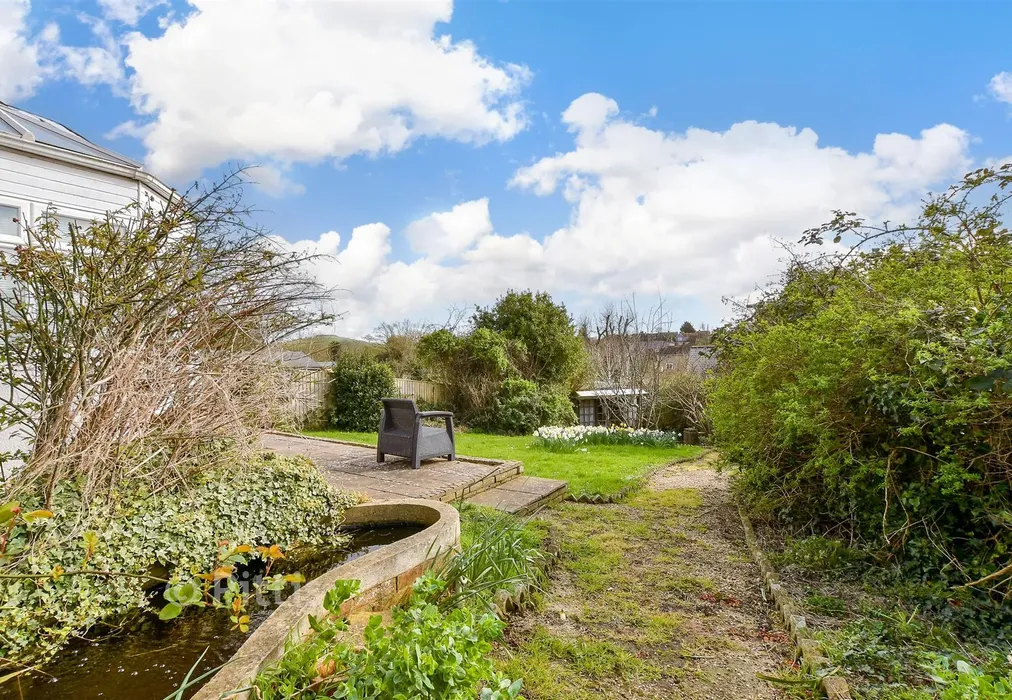 Rear Garden - Quay Lane, Brading, Sandown, Isle of Wight - Wards of Kent