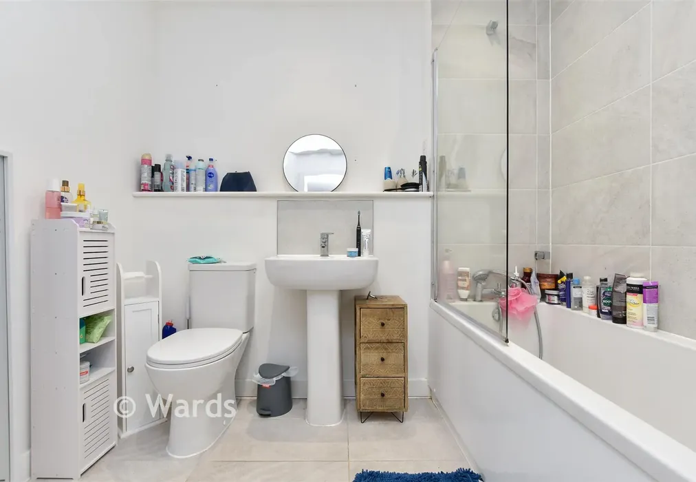 Bathroom - Richmond Street, Herne Bay, Kent - Wards of Kent