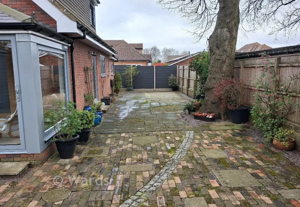 Side Garden - Georgian Way, Wigmore, Gillingham, Kent - Wards of Kent