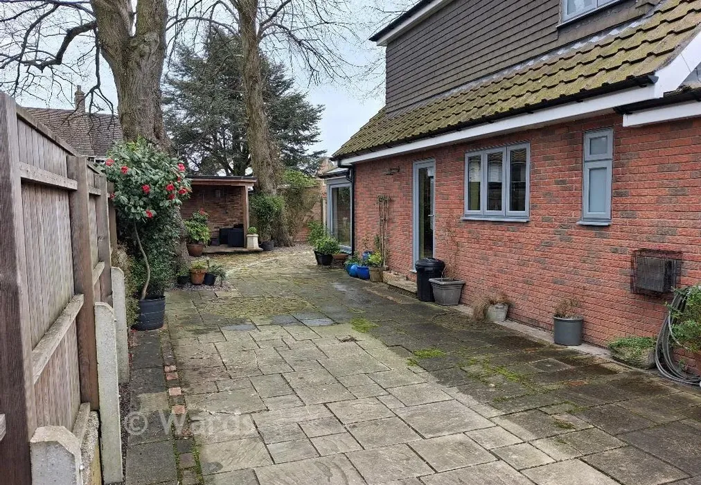 Side Garden - Georgian Way, Wigmore, Gillingham, Kent - Wards of Kent