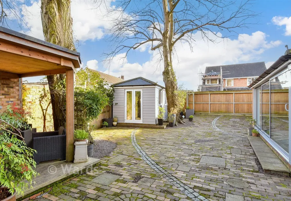Side Garden - Georgian Way, Wigmore, Gillingham, Kent - Wards of Kent