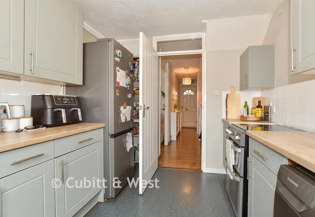 Kitchen - Peterlee Walk, Bewbush, Crawley, West Sussex - Wards of Kent