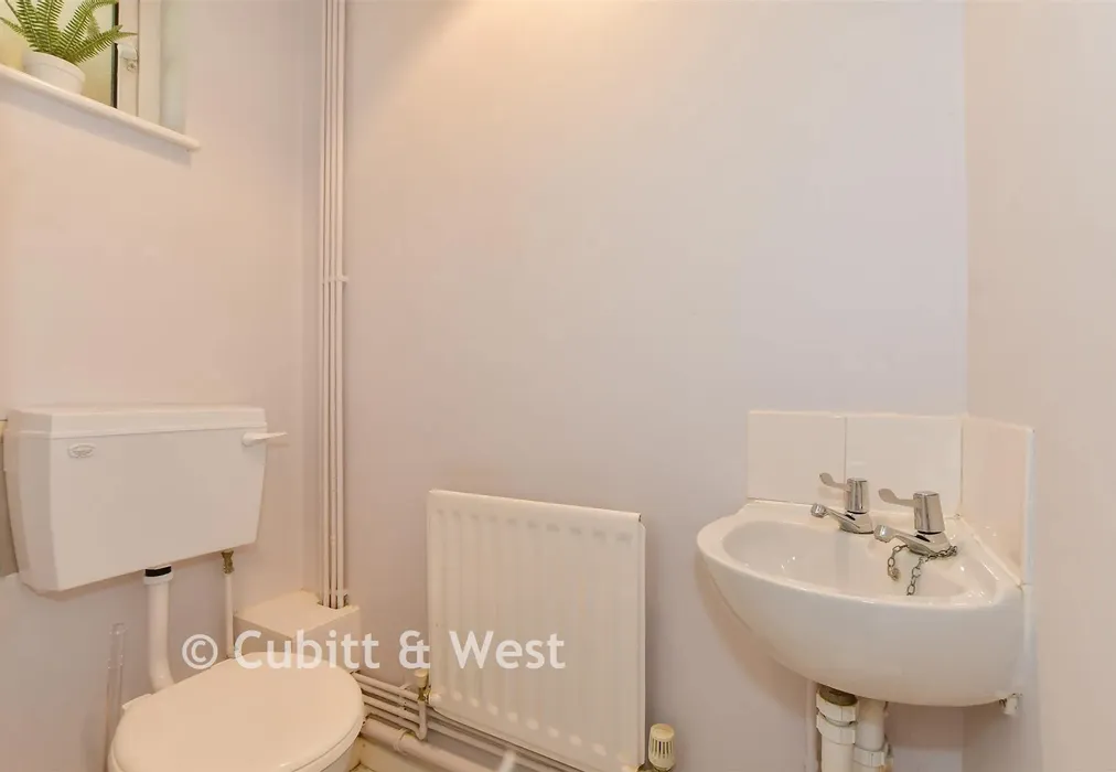 Internal Feature - Peterlee Walk, Bewbush, Crawley, West Sussex - Wards of Kent