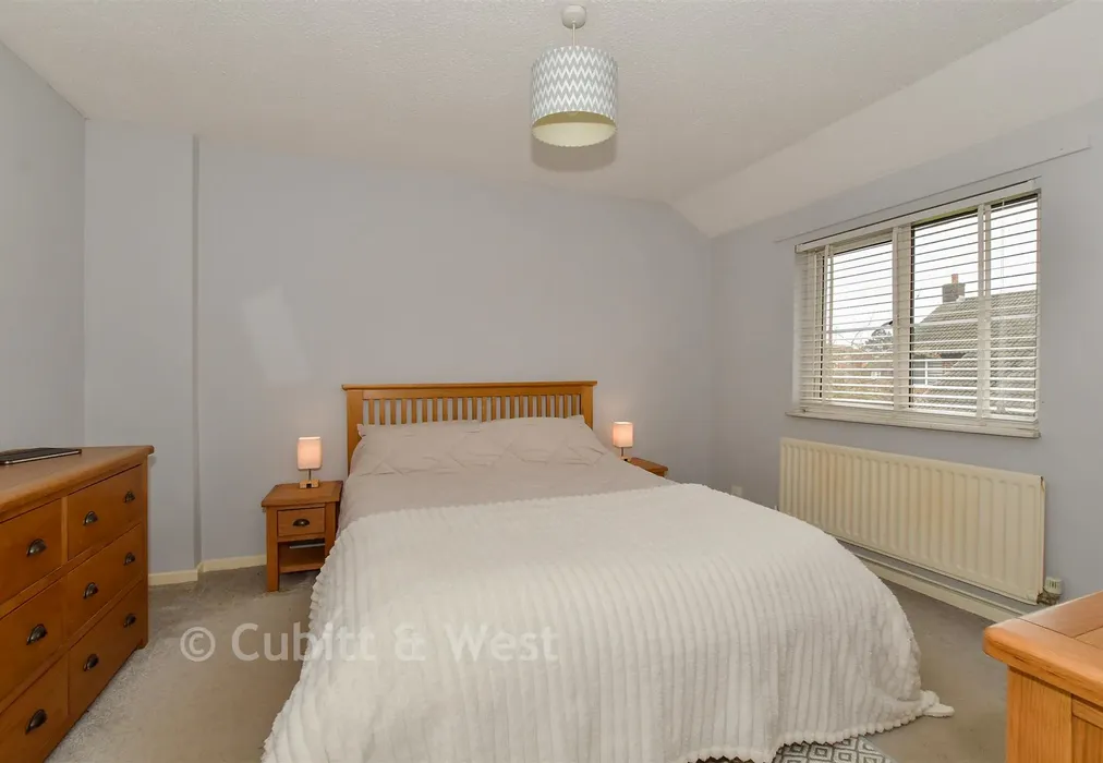 Bedroom 2 - Peterlee Walk, Bewbush, Crawley, West Sussex - Wards of Kent