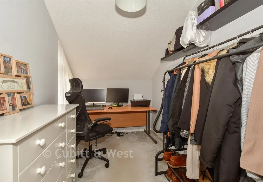 Bedroom 3 - Peterlee Walk, Bewbush, Crawley, West Sussex - Wards of Kent