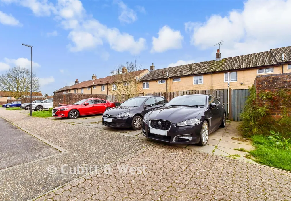 Driveway/Parking - Peterlee Walk, Bewbush, Crawley, West Sussex - Wards of Kent