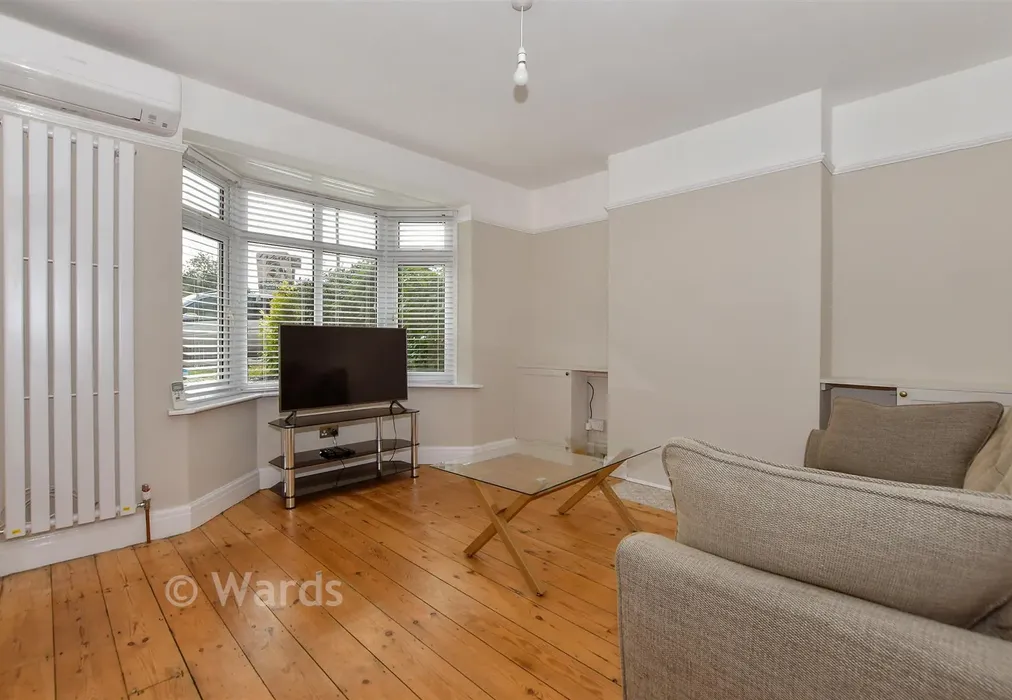 Lounge - Moncktons Avenue, Maidstone, Kent - Wards of Kent
