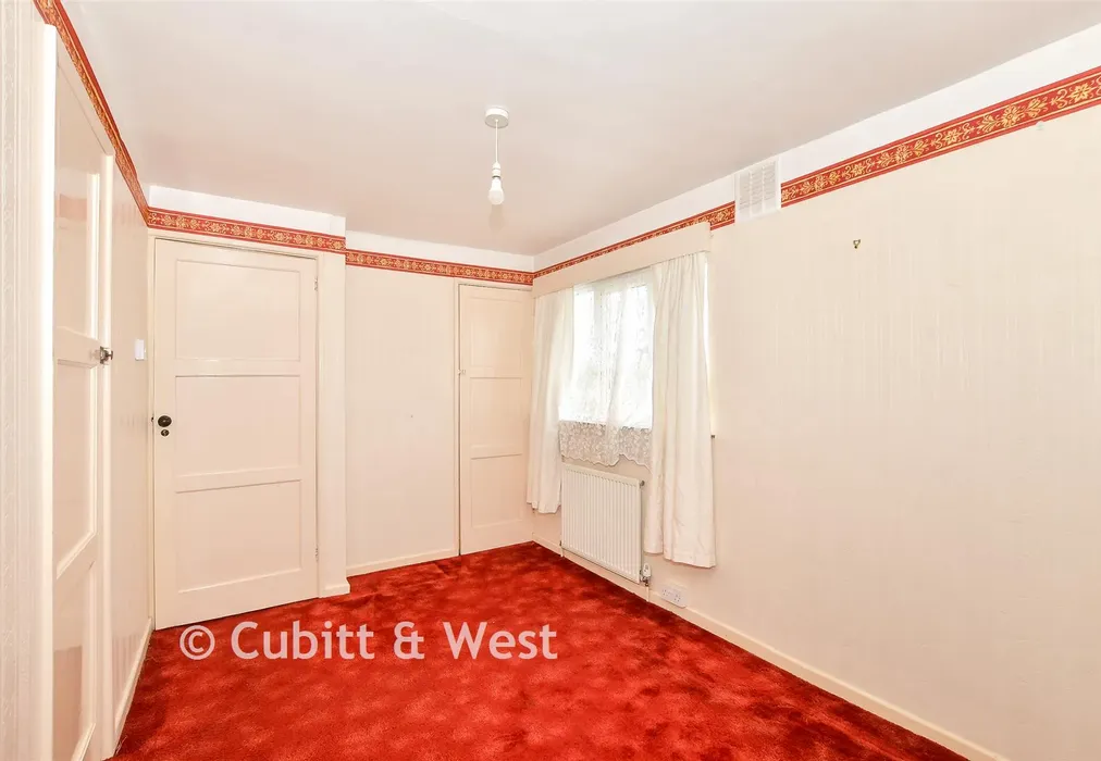 Bedroom 1 - Manor Way, Uckfield, East Sussex - Wards of Kent
