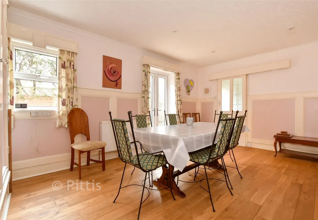 Dining Room - Station Avenue, Sandown, Isle of Wight - Wards of Kent