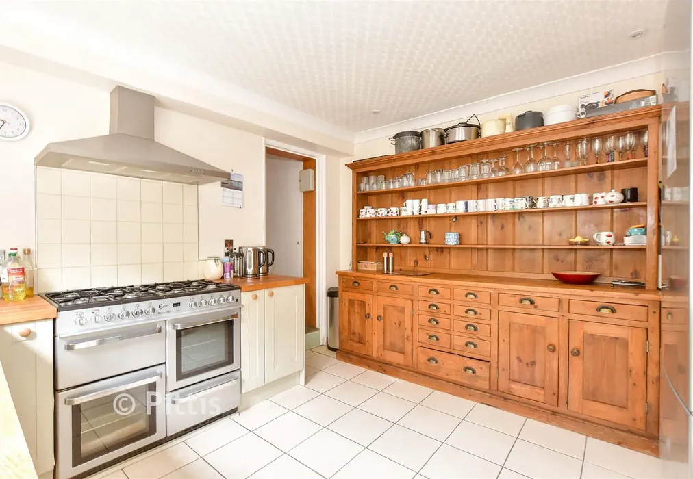 Kitchen - Station Avenue, Sandown, Isle of Wight - Wards of Kent