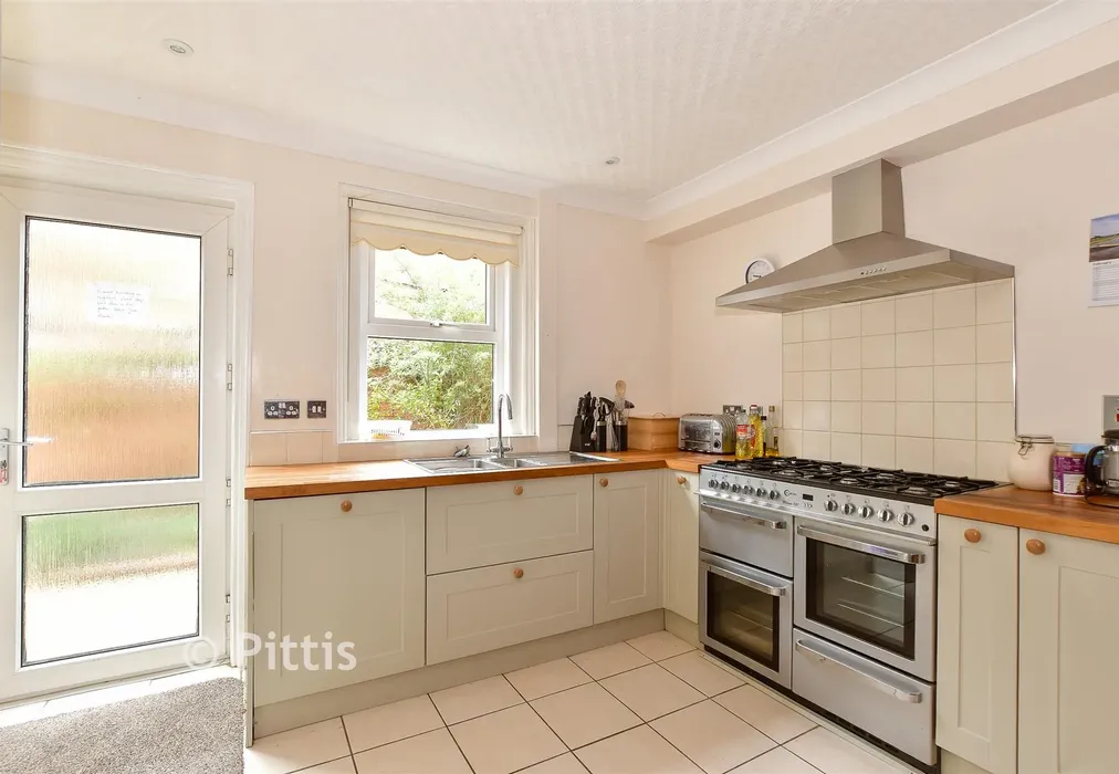 Kitchen - Station Avenue, Sandown, Isle of Wight - Wards of Kent
