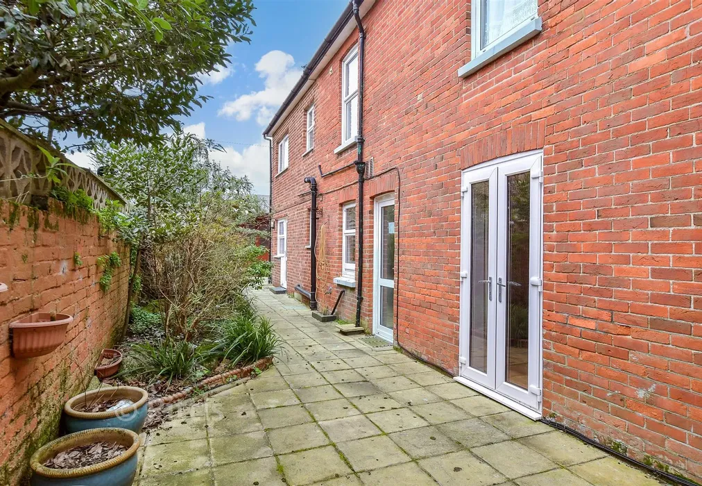 Rear Garden - Station Avenue, Sandown, Isle of Wight - Wards of Kent
