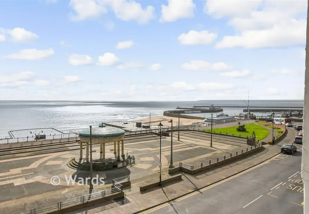 Views To Front - Wellington Crescent, Ramsgate, Kent - Wards of Kent