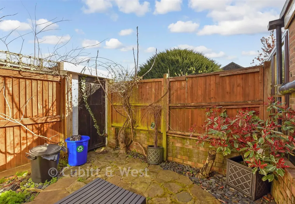Rear Garden - Lower Street, Pulborough, West Sussex - Wards of Kent