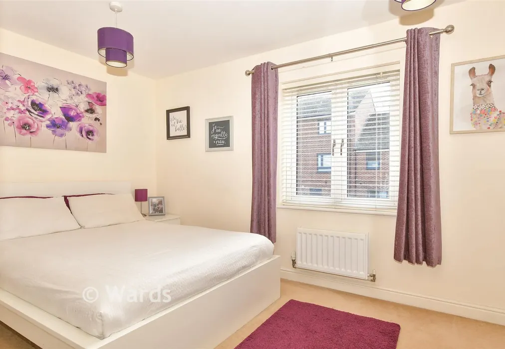 Bedroom 1 - Clare Way, Maidstone, Kent - Wards of Kent