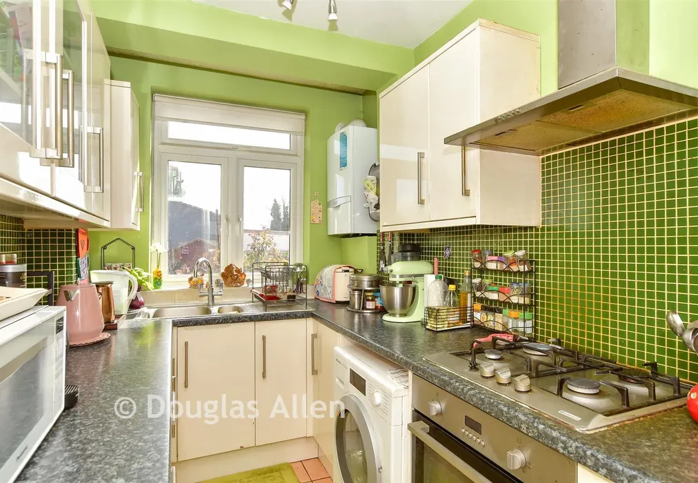 Kitchen - Ashurst Drive, Ilford, Essex - Wards of Kent