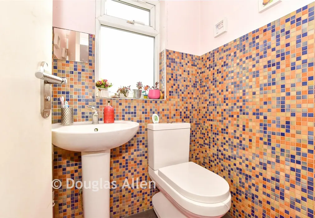 Separate WC - Ashurst Drive, Ilford, Essex - Wards of Kent