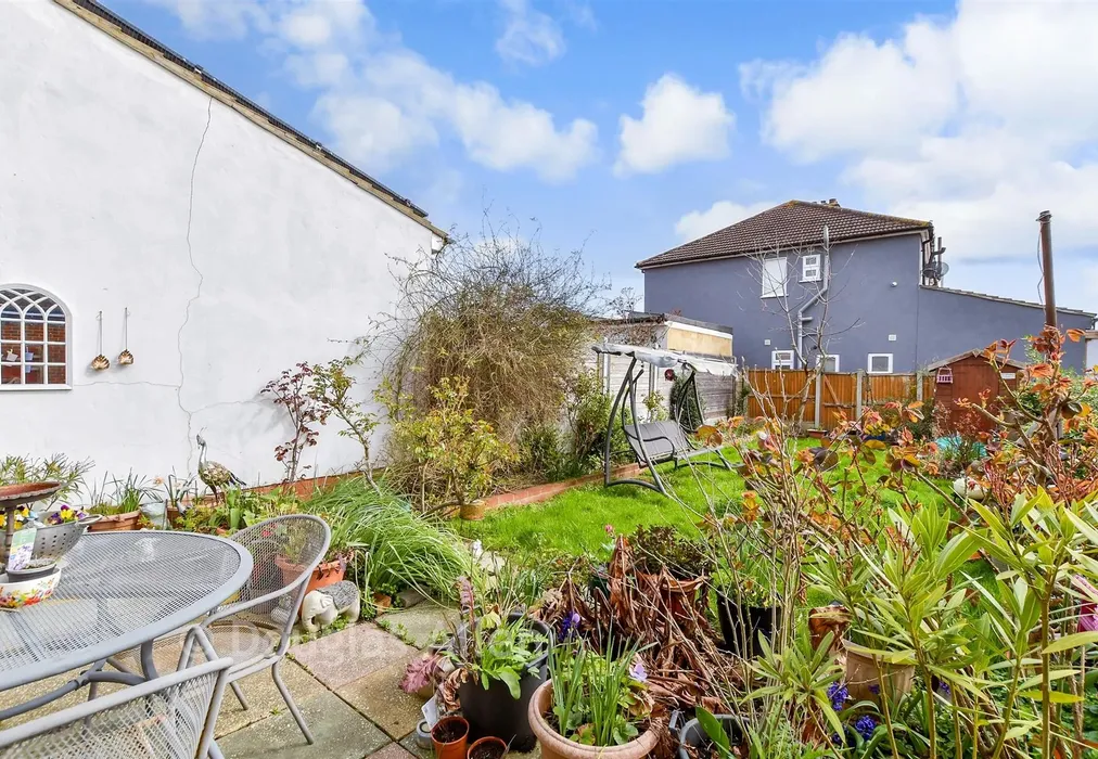 Rear Garden - Ashurst Drive, Ilford, Essex - Wards of Kent
