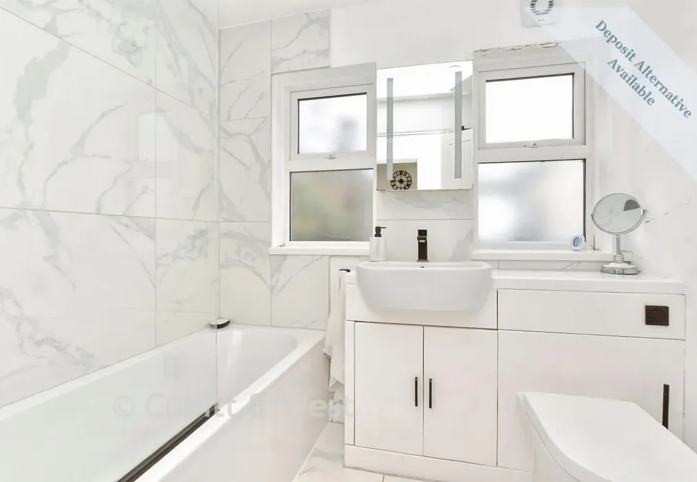 Bathroom - Harold Road Sutton SM1 - Wards of Kent