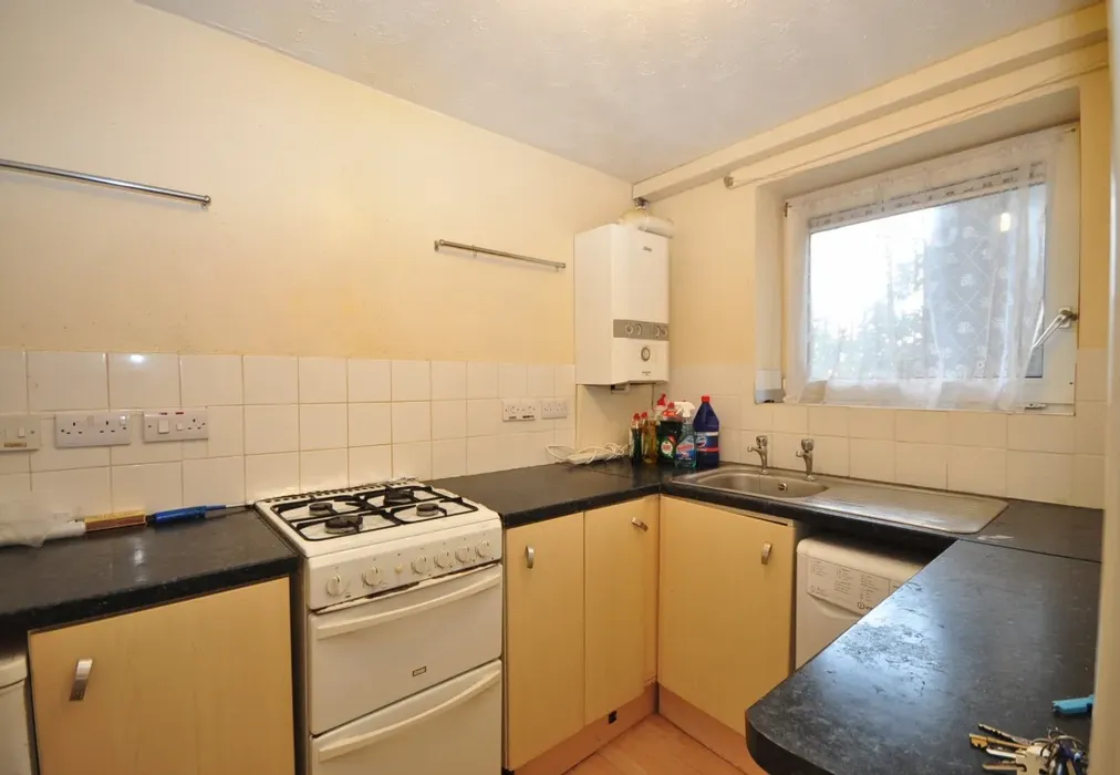 DSC_5251 - AVAILABLE WITH NO DEPOSITFyning Street Portsmouth PO1 - Wards of Kent