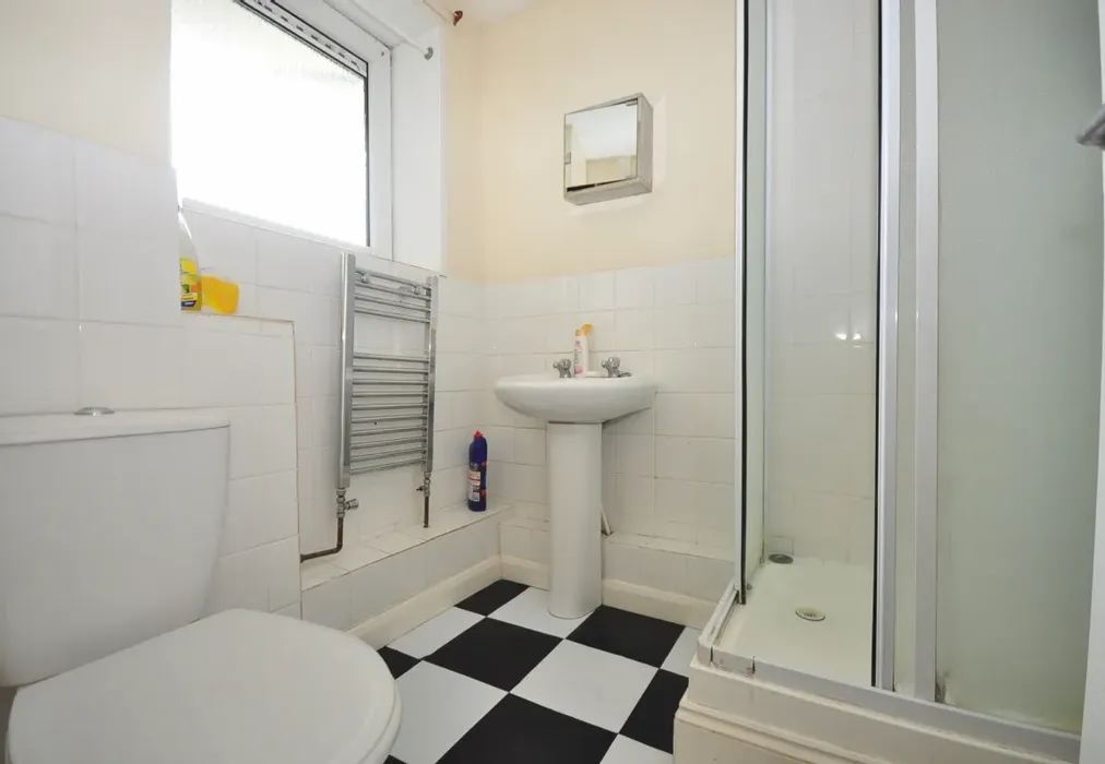 DSC_5252 - AVAILABLE WITH NO DEPOSITFyning Street Portsmouth PO1 - Wards of Kent