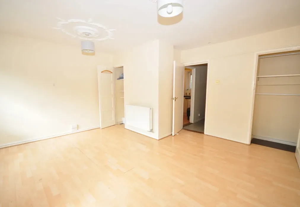 DSC_5249 - AVAILABLE WITH NO DEPOSITFyning Street Portsmouth PO1 - Wards of Kent