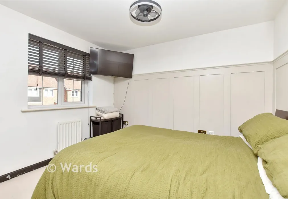 Bedroom 1 - Eveas Drive, Sittingbourne, Kent - Wards of Kent
