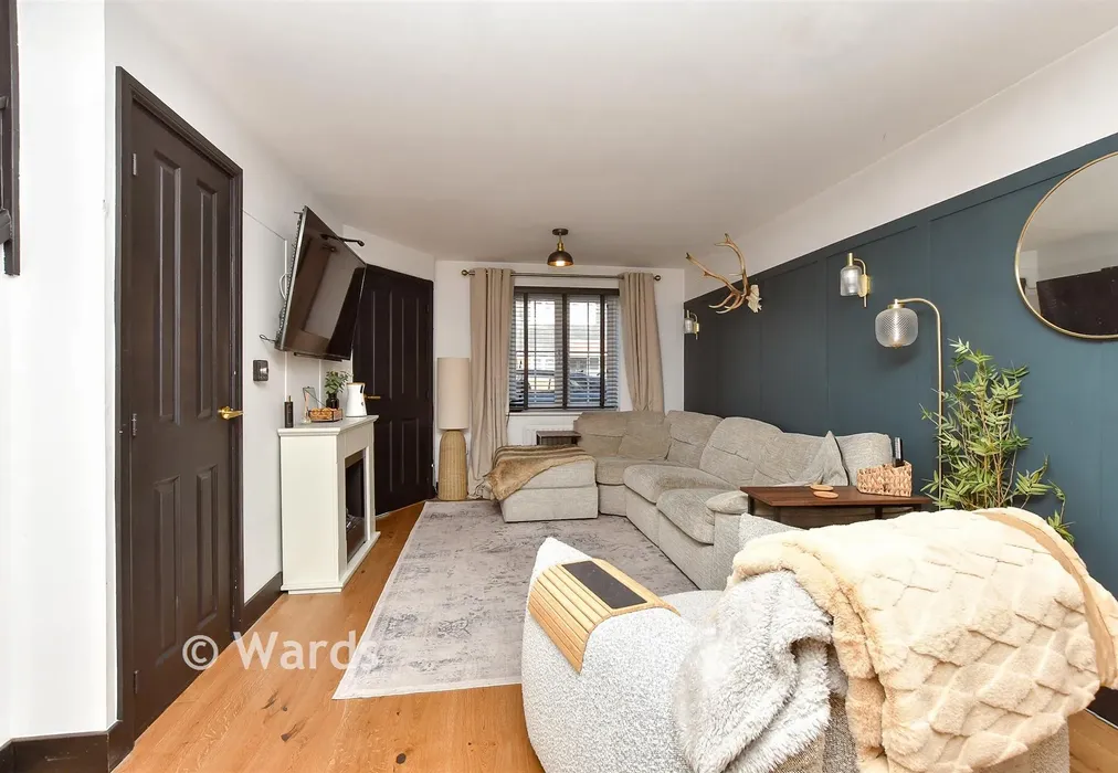 Lounge - Eveas Drive, Sittingbourne, Kent - Wards of Kent