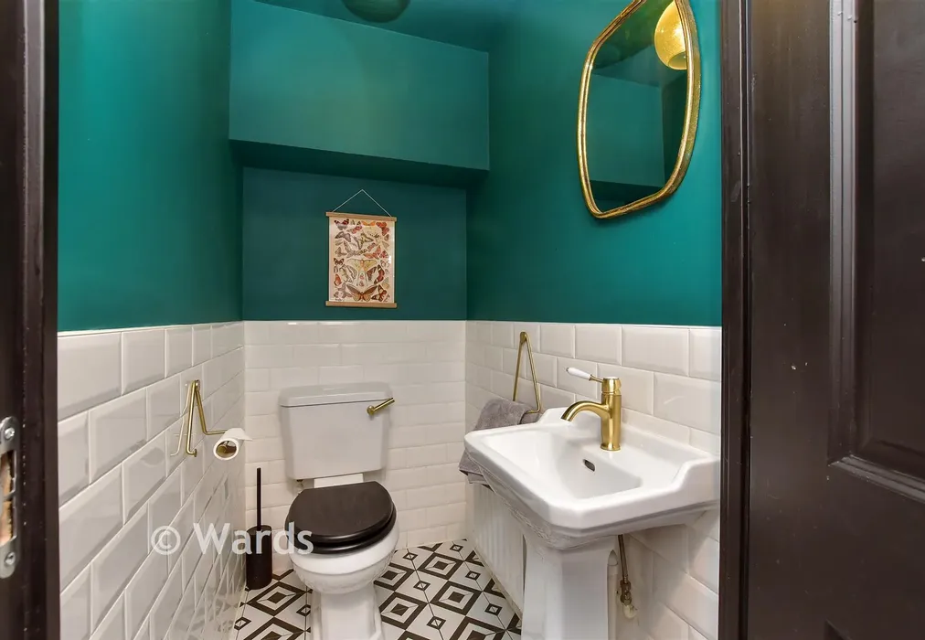 Cloakroom - Eveas Drive, Sittingbourne, Kent - Wards of Kent