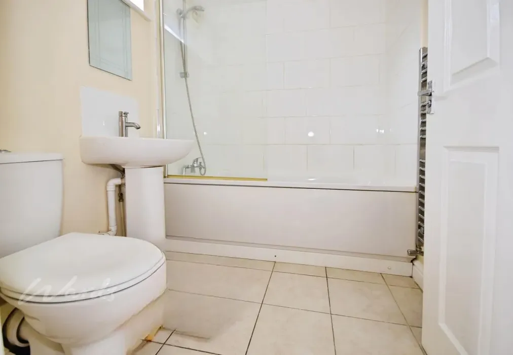 dawes bathroom - Dawes Street Gillingham ME7 - Wards of Kent