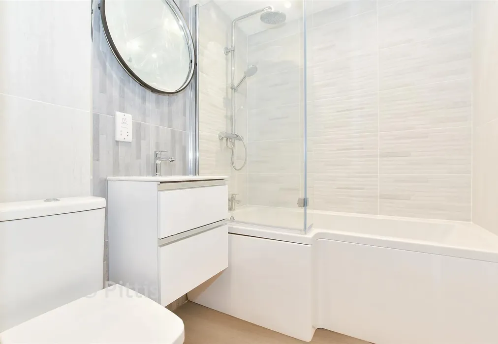 Bathroom - Breakwaters, Breakwater Way, Sandown, Isle of Wight - Wards of Kent