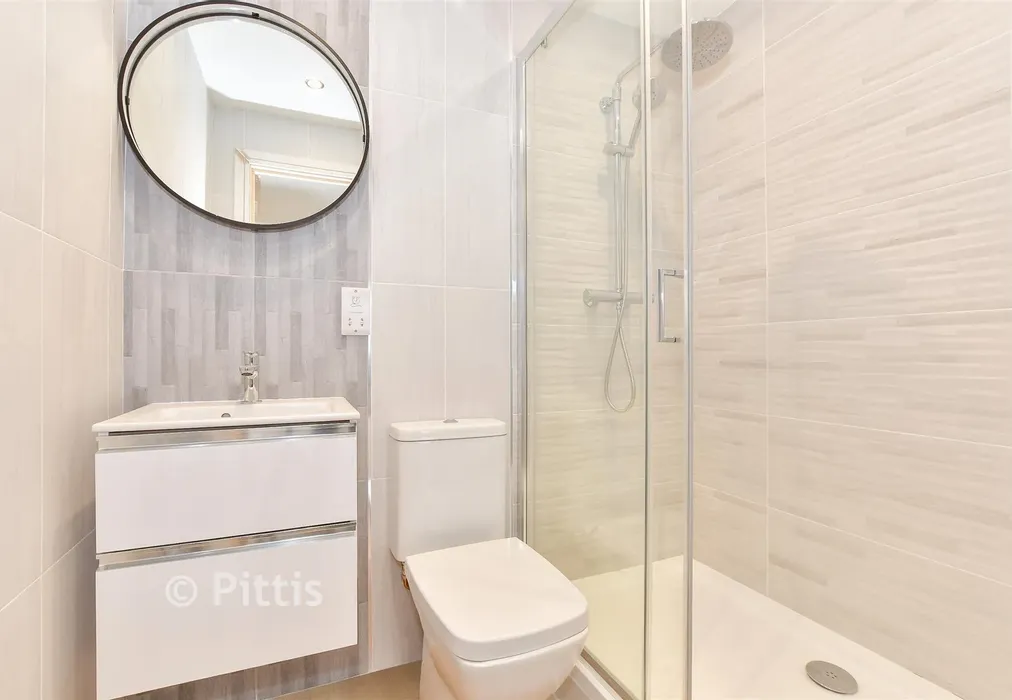 En-Suite - Breakwaters, Breakwater Way, Sandown, Isle of Wight - Wards of Kent