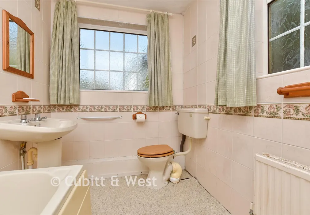 Bathroom - Campden Road, South Croydon, Surrey - Wards of Kent