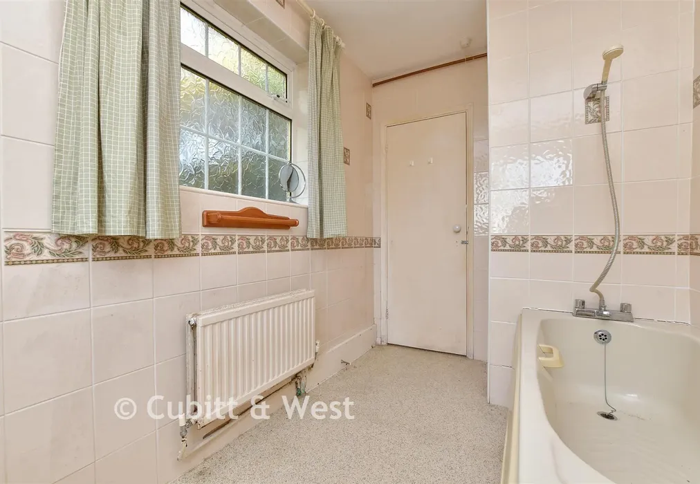Bathroom - Campden Road, South Croydon, Surrey - Wards of Kent
