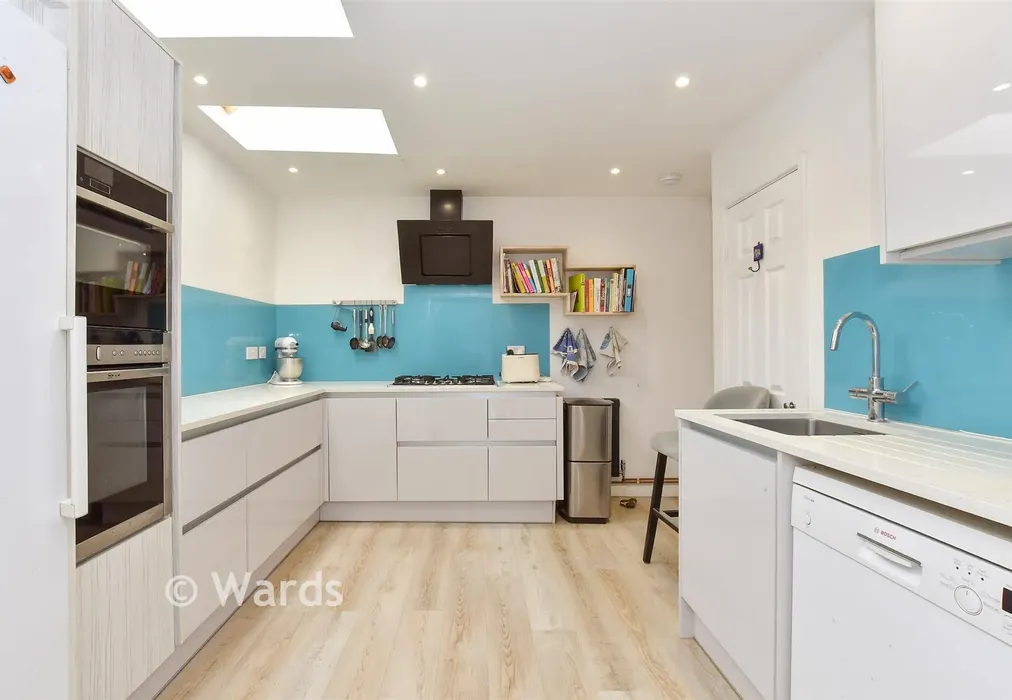 Kitchen - Salisbury Road, Deal, Kent - Wards of Kent