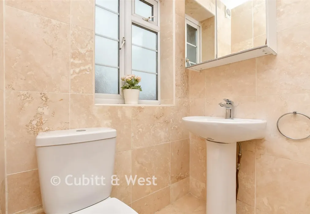 Bathroom - Thicket Road, Sutton, Surrey - Wards of Kent